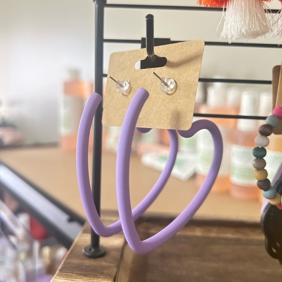 Large Heart “hoop” Light Purple Dangly Post Earrings NEW - Picture 3 of 3
